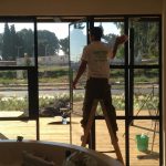 ניקוי חלונות בגובה במרכז